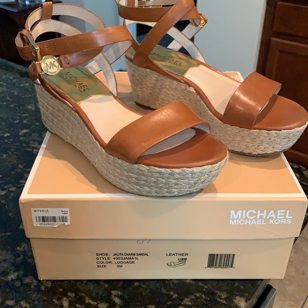 Micheal Kors sandals tan color